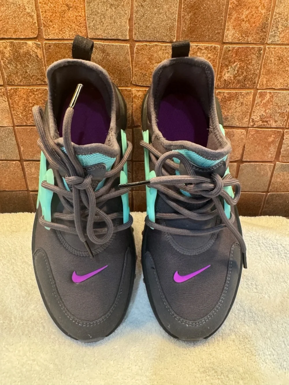 Kids Nike Presto Sneakers size 5Y